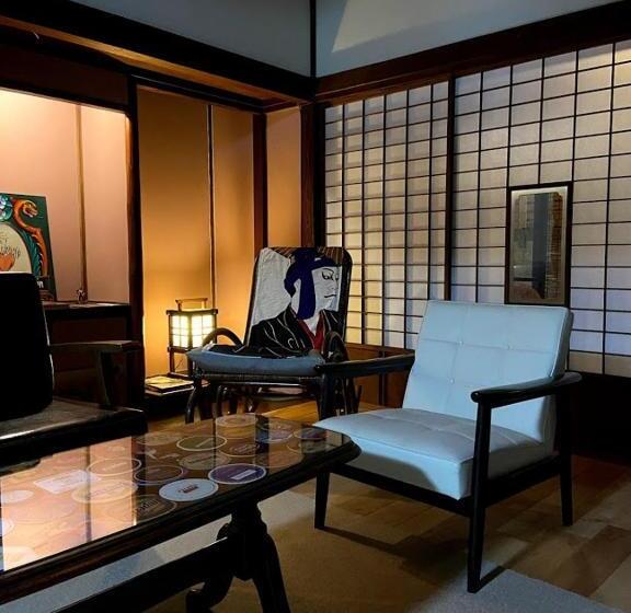 بنسيون Okiya Guest House & Tapas Bar