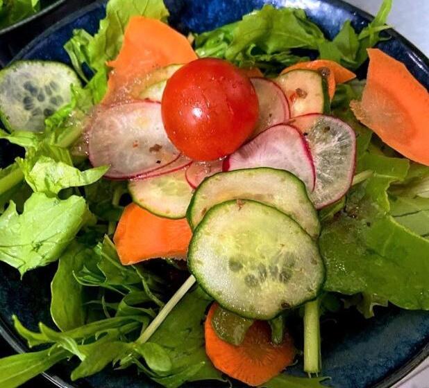 פנסיון Okiya Guest House & Tapas Bar