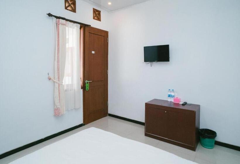 Пансион Urbanview Hotel Griya Surya Malang By Reddoorz