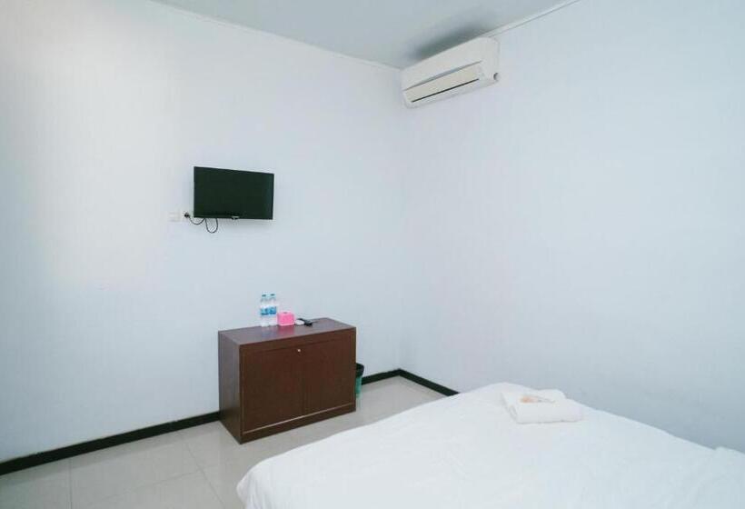 پانسیون Urbanview Hotel Griya Surya Malang By Reddoorz