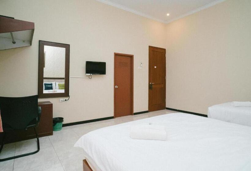 پانسیون Urbanview Hotel Griya Surya Malang By Reddoorz