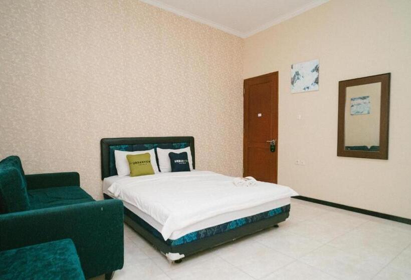 Пансион Urbanview Hotel Griya Surya Malang By Reddoorz