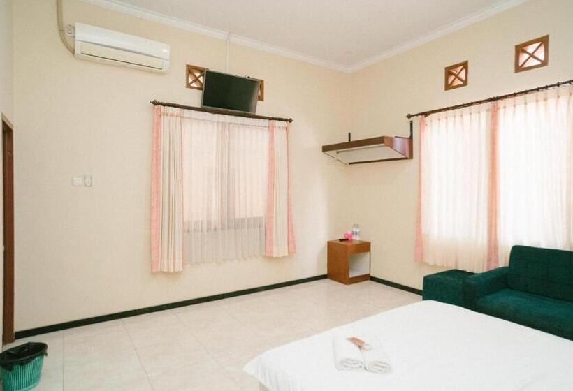 Пансион Urbanview Hotel Griya Surya Malang By Reddoorz