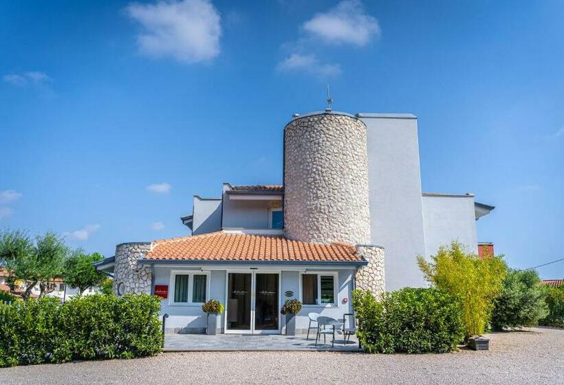 בית מלון כפרי Best Western Plus Sabaudia