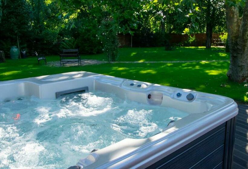 فندق Czinege & étterem