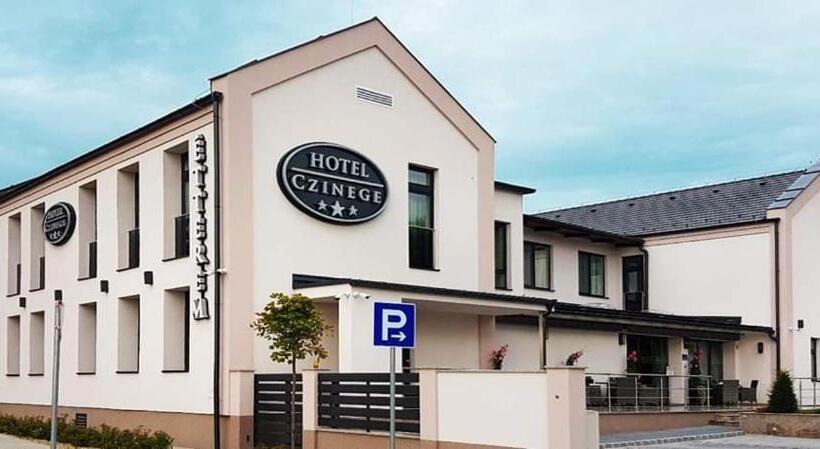 فندق Czinege & étterem