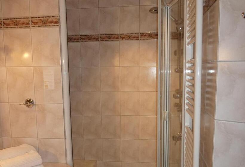 Отель Gasthof Adler Güttingen