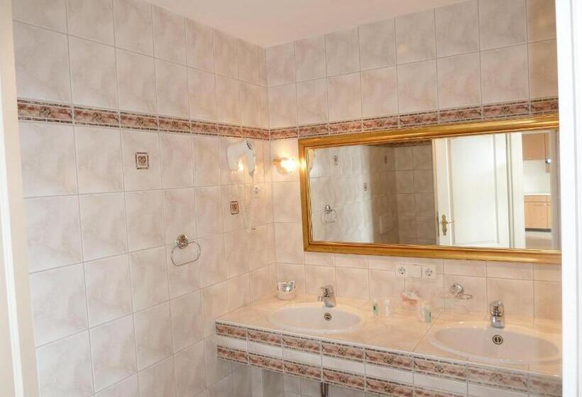 Отель Gasthof Adler Güttingen