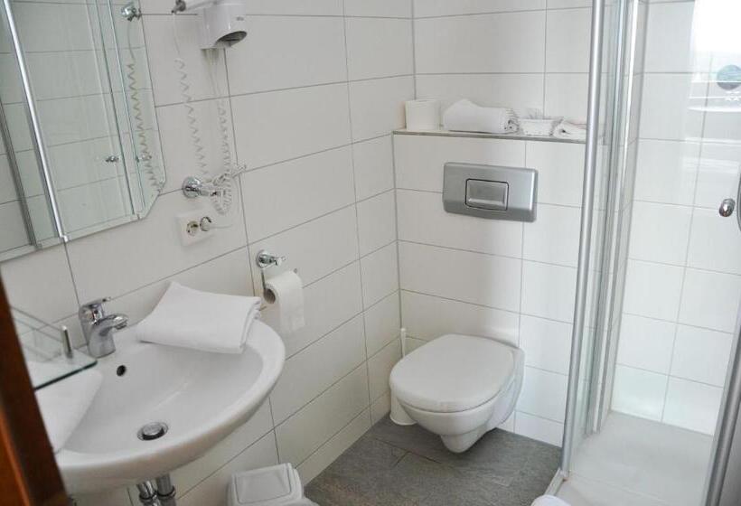 Отель Gasthof Adler Güttingen