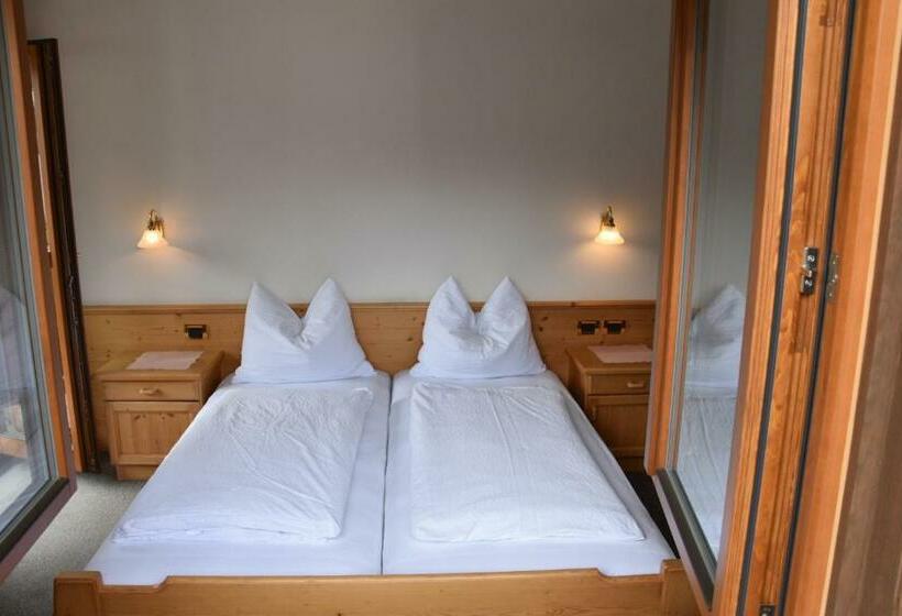 ベッドアンドブレックファースト Garni Haus Tyrol