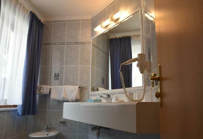 ベッドアンドブレックファースト Garni Haus Tyrol