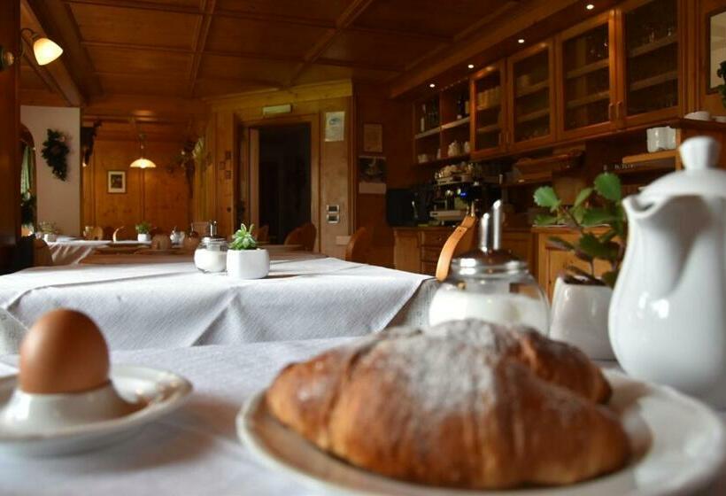 ベッドアンドブレックファースト Garni Haus Tyrol