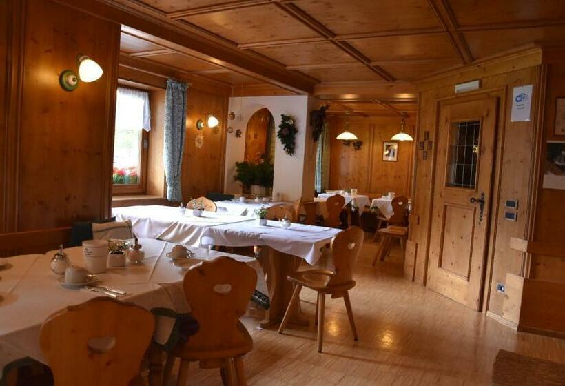 ベッドアンドブレックファースト Garni Haus Tyrol