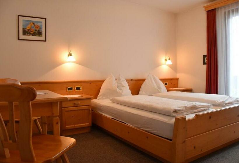 ベッドアンドブレックファースト Garni Haus Tyrol