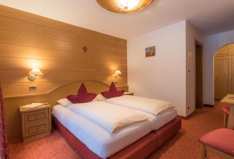 ベッドアンドブレックファースト Garni La Vara