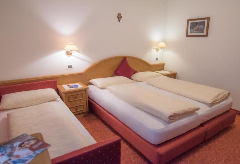 ベッドアンドブレックファースト Garni La Vara