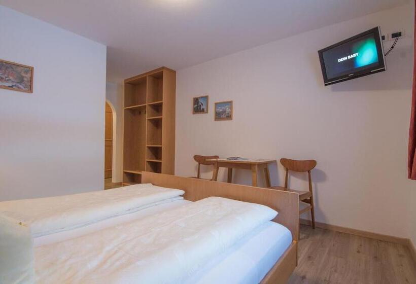 ベッドアンドブレックファースト Garni La Vara