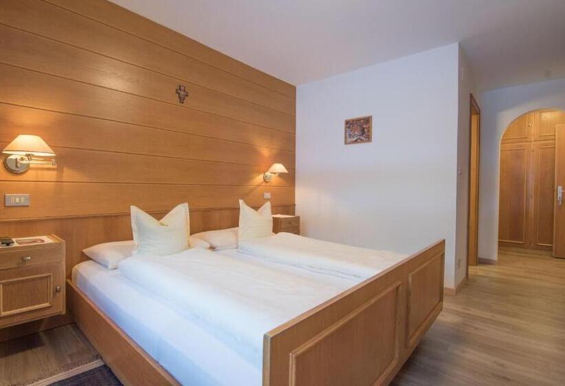 ベッドアンドブレックファースト Garni La Vara