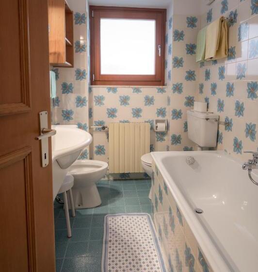 ベッドアンドブレックファースト Garni La Vara