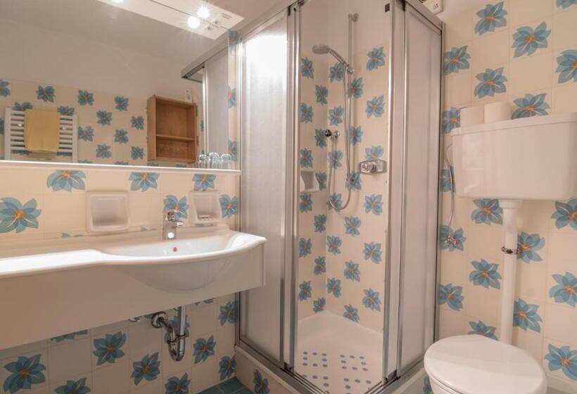 ベッドアンドブレックファースト Garni La Vara