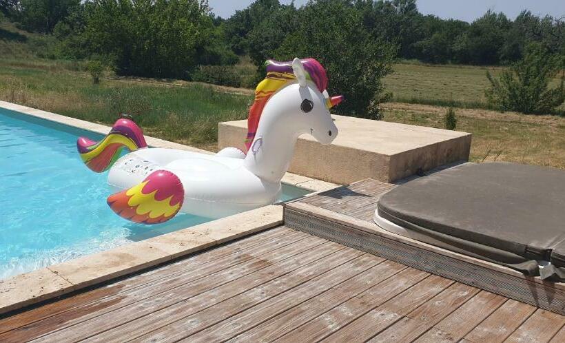 مبيت وإفطار Le Mas Neuf Des Greses