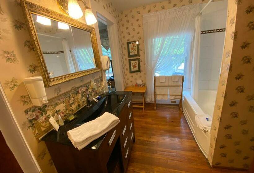 Bernard Gray Hall Bed And Breakfast