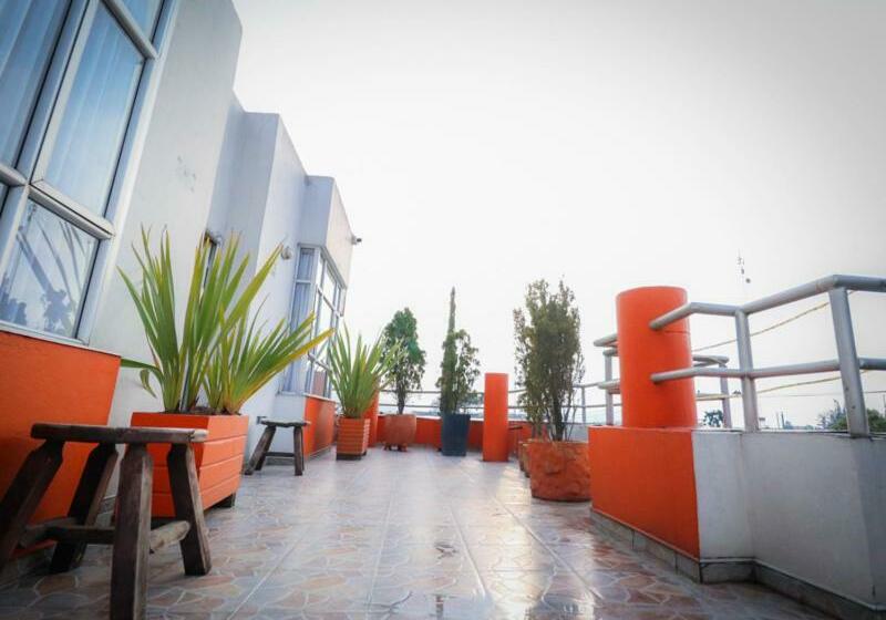 בית מלון כפרי Funza Plaza