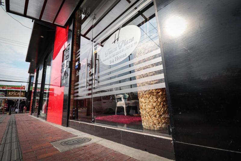 בית מלון כפרי Funza Plaza