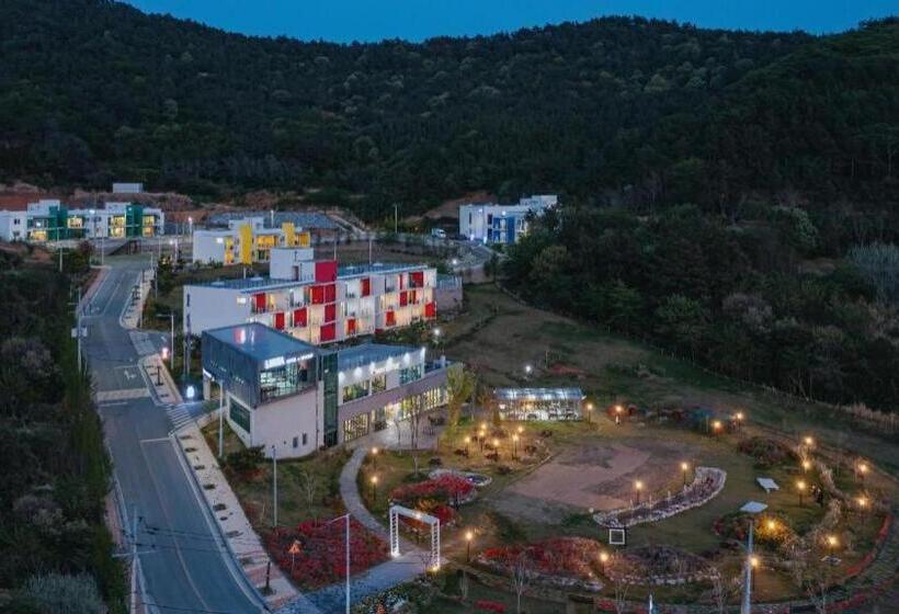 Lumia Hotel & Resort