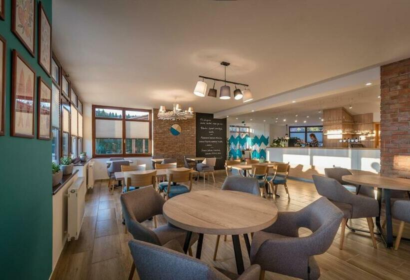 بنسيون Moment Bistro & Ubytovanie