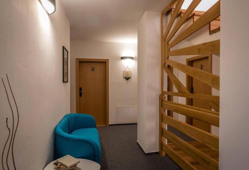 بنسيون Moment Bistro & Ubytovanie