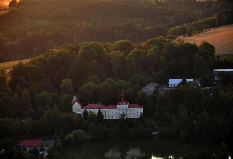 بنسيون Penzion Zámek Rozsochatec