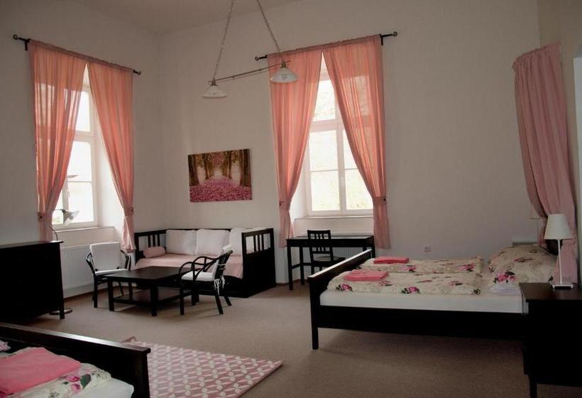 بنسيون Penzion Zámek Rozsochatec