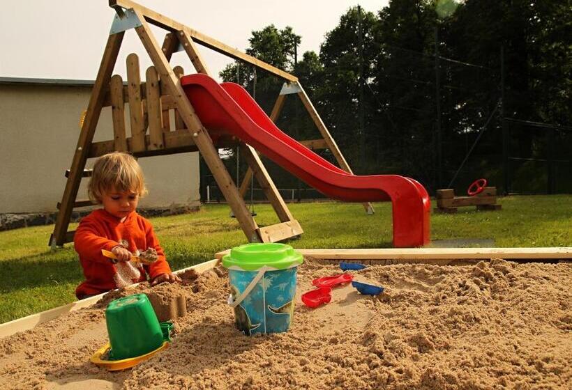 بنسيون Penzion Zámek Rozsochatec