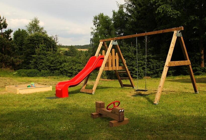 بنسيون Penzion Zámek Rozsochatec