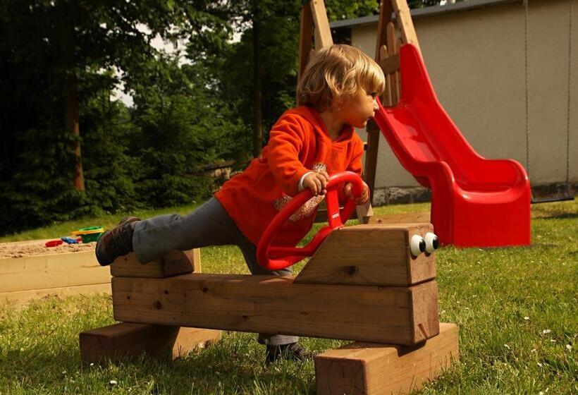 بنسيون Penzion Zámek Rozsochatec