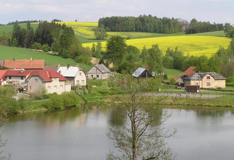 بنسيون Penzion Zámek Rozsochatec