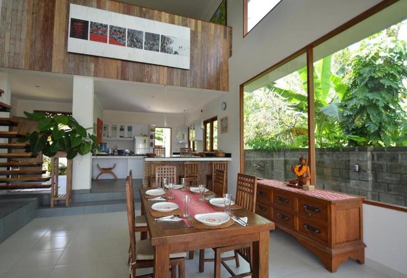 פנסיון Villa Santai Karangasem