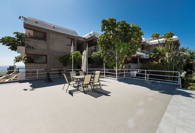 Apartamentos El Paseo