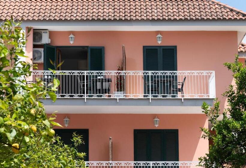 مبيت وإفطار Villa Francesca Relais