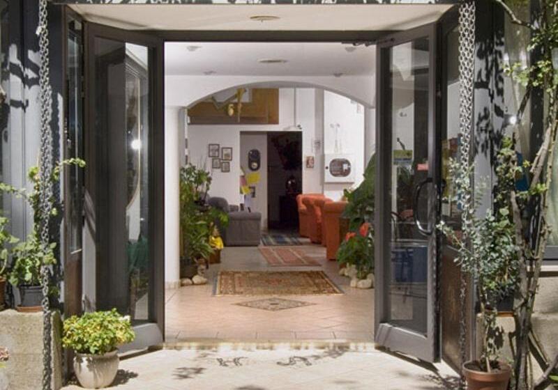 Отель Alfredo's