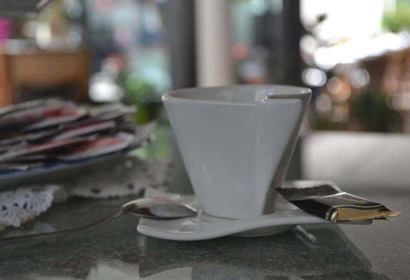 Отель Alfredo's