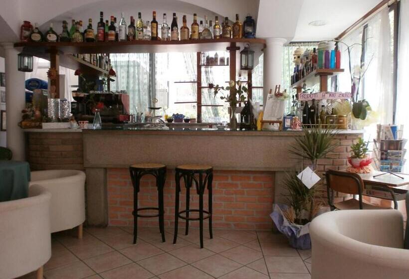 Отель Alfredo's