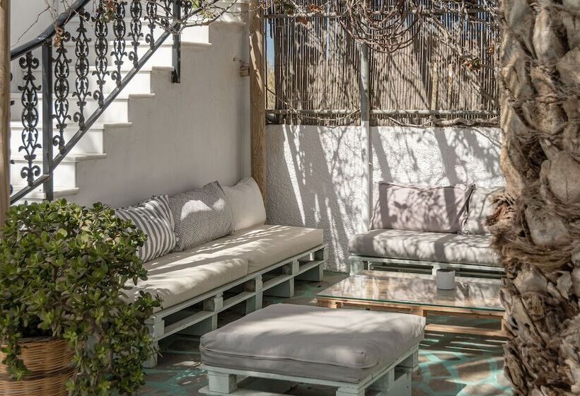 فندق Annita's Village