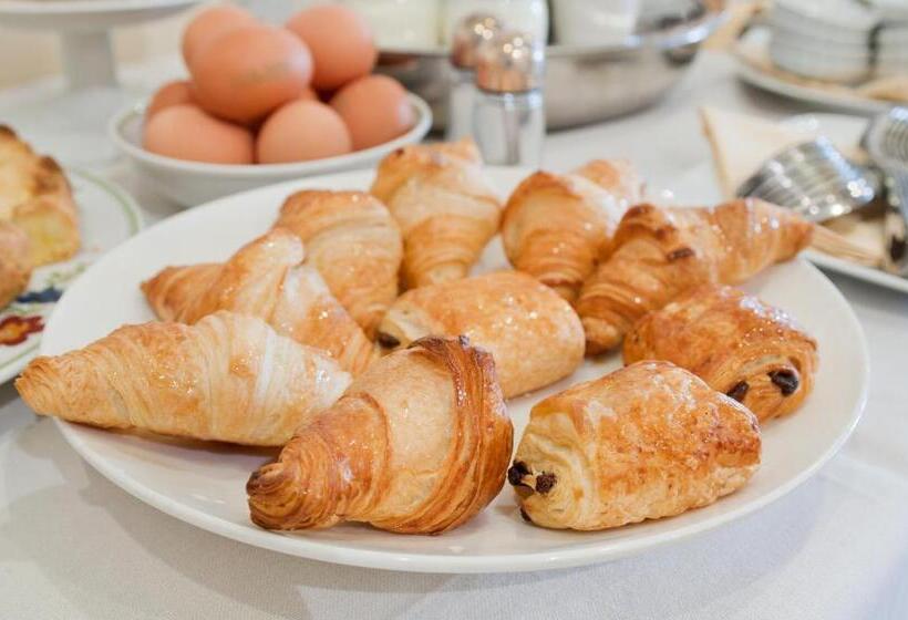 فندق Antico Albergo Madonna