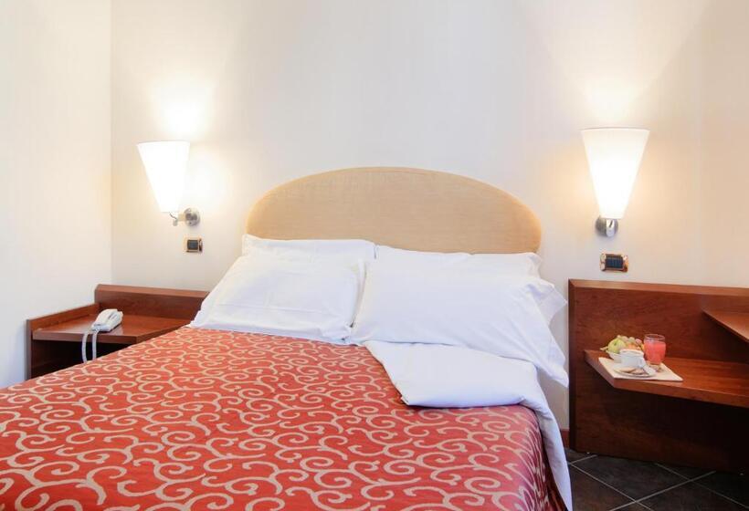 فندق Antico Albergo Madonna