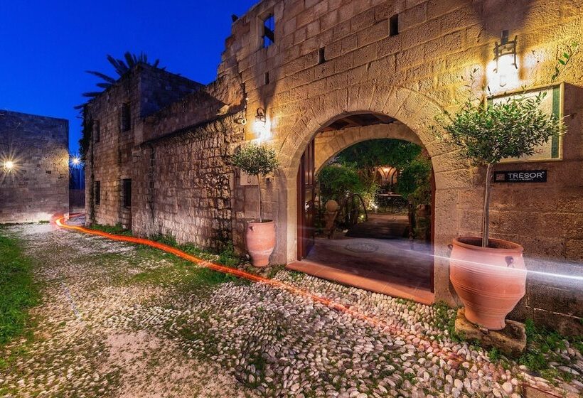 Отель Avalon Boutique Suites