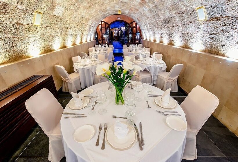 Отель Avalon Boutique Suites