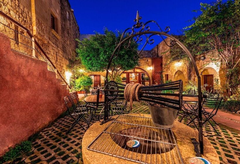 Отель Avalon Boutique Suites