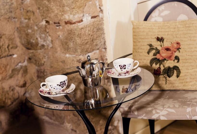 Отель Avalon Boutique Suites